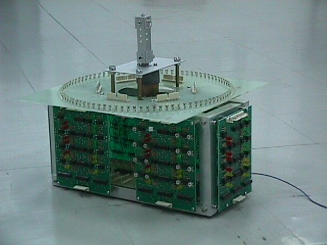 Electronics arranged around the chassis · แผงวงจรรอบตัวถัง